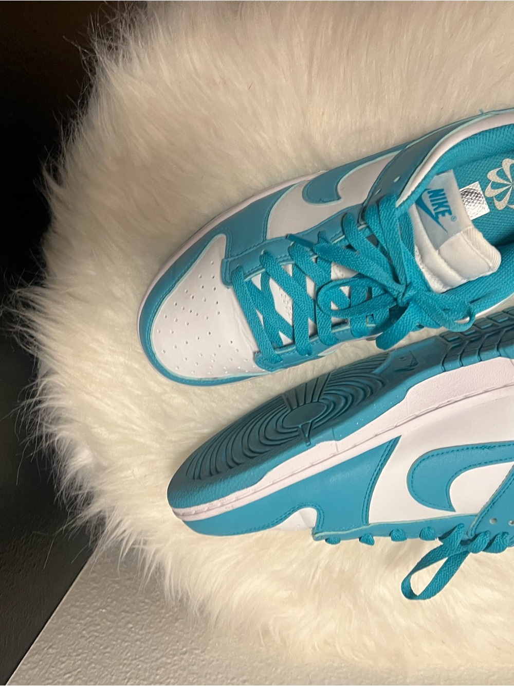 Nike women’s ' Turquoise and White Low-Top wSneakers - Picture 2 of 5